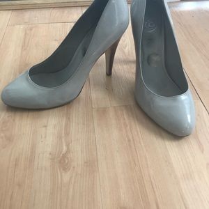 Jessica Simpson heels